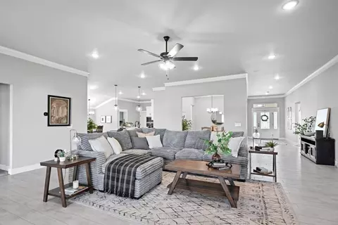 Living - 101 W Seminole St, Strafford, MO 65757 photo 3 of 7