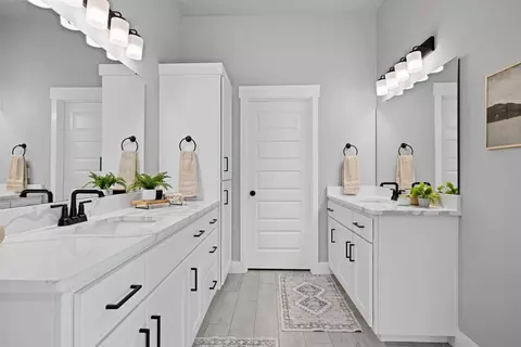 Bath - 101 W Seminole St, Strafford, MO 65757 photo 8 of 12