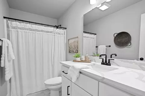 Bath - 101 W Seminole St, Strafford, MO 65757 photo 10 of 12