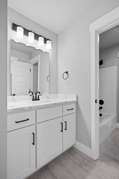 Bath - 101 W Seminole St, Strafford, MO 65757 photo 4 of 12