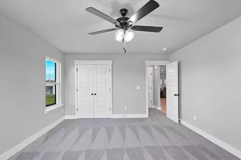 Bedroom - 101 W Seminole St, Strafford, MO 65757 photo 6 of 8