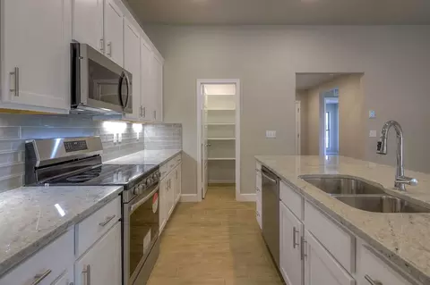 Kitchen - 25490 84th St, Lenexa, KS 66227 photo 2 of 8