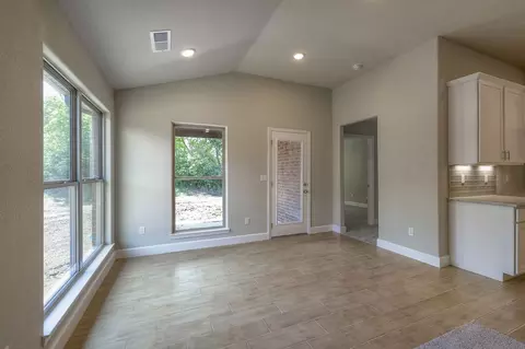 Living - 25490 84th St, Lenexa, KS 66227 photo 2 of 7