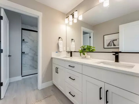 Bath - 1318 E Luna St, Newberg, OR 97132 photo 1 of 1