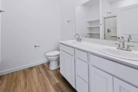 Bath - 283 Nadine St, Merced, CA 95341 photo 1 of 4