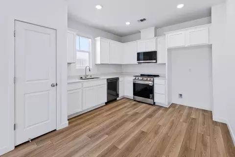 Kitchen - 283 Nadine St, Merced, CA 95341 photo 1 of 1