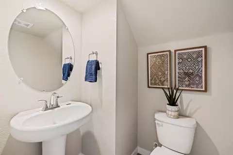Bath - 484 Anthology St, Turlock, CA 95380 photo 1 of 4