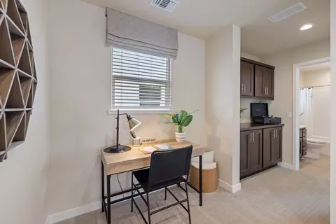 Entry Way - 484 Anthology St, Turlock, CA 95380 photo 3 of 9