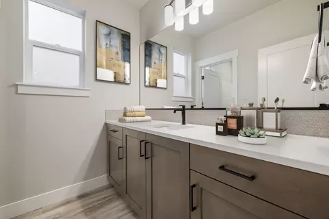 Bath - 5622 Flathead Ave, Pasco, WA 99301 photo 2 of 2