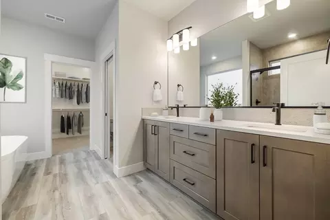 Bath - 5622 Flathead Ave, Pasco, WA 99301 photo 1 of 2