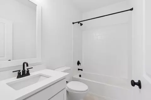 Bath - 7732 Hank Dr, Springfield, OH 43528 photo 2 of 3