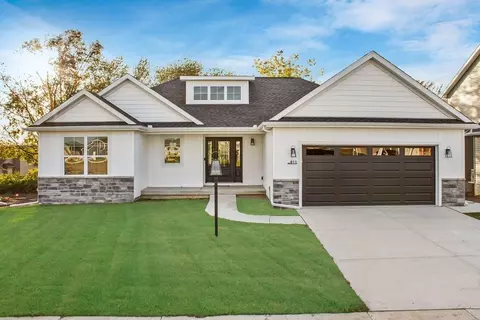 1701 Littlefield Ln, Mahomet, IL 61853