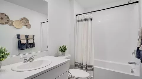 Bath - 7558 Princeton Ave, Hesperia, CA 92344 photo 3 of 5