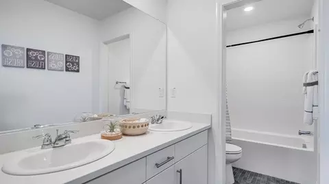 Bath - 7558 Princeton Ave, Hesperia, CA 92344 photo 4 of 5