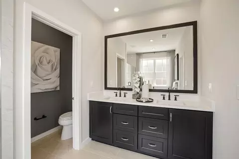 Bath - 41867 Marigold Brook Ln, Ashburn, VA 20148 photo 2 of 2