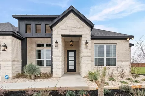108 E Luna Blue Ln, Jarrell, TX 76537