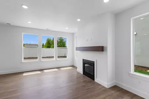 Living - 551 S Rivergate Dr, Logan, UT 84321 photo 3 of 4