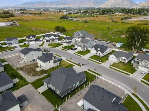 View/Area - 551 S Rivergate Dr, Logan, UT 84321 photo 2 of 11