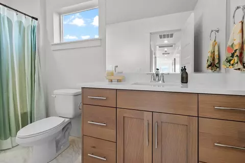Bath - 551 S Rivergate Dr, Logan, UT 84321 photo 4 of 4
