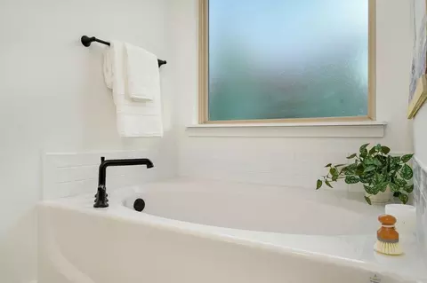 Bath - 13701 E 41st, Tulsa, OK 74134 photo 7 of 8