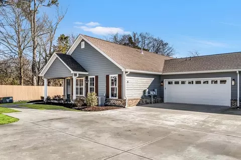 370 Kempton Ln, Dalton, GA 30721