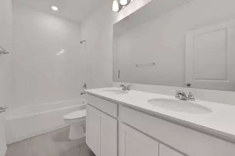 Bath - 182 Brook Forest Dr, Saint Augustine, FL 32092 photo 2 of 3