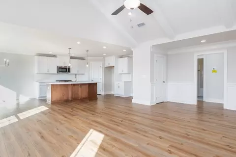 Living - 127 Laurel Branch Dr, Dothan, AL 36305 photo 3 of 5