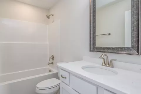 Bath - 127 Laurel Branch Dr, Dothan, AL 36305 photo 3 of 6