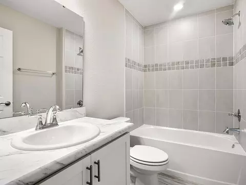 Bath - 16141 59th Ct E, Parrish, FL 34219 photo 3 of 5