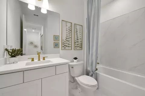 Bath - 8909 Quest Seeker Trl, Parrish, FL 34219 photo 2 of 2