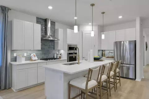 Kitchen - 8909 Quest Seeker Trl, Parrish, FL 34219 photo 3 of 8