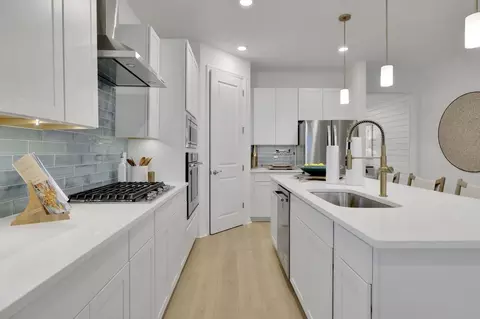 Kitchen - 8909 Quest Seeker Trl, Parrish, FL 34219 photo 4 of 8