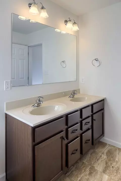 Bath - 544 Alysweep Ct, Westminster, MD 21157 photo 5 of 24