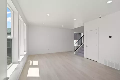 Living - 594 N 275 E, Providence, UT 84332 photo 2 of 6