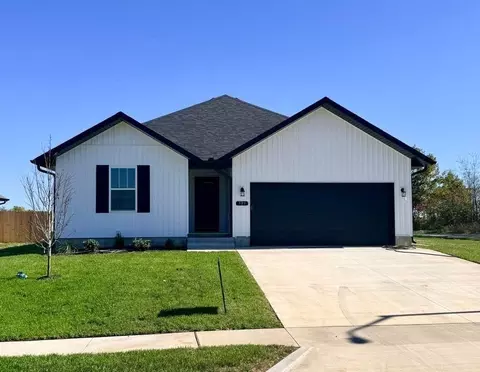 1917 Wellington Dr, Ozark, MO 65721