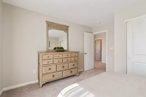 Bedroom - Arrowhead Dr, Piqua, OH 45356 photo 8 of 17