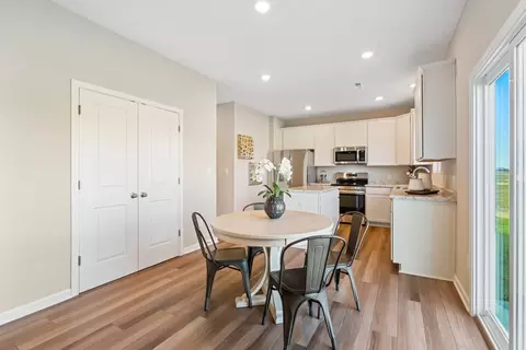 Dining - Arrowhead Dr, Piqua, OH 45356 photo 6 of 8