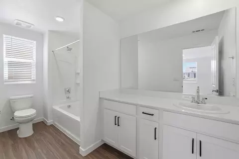 Bath - 1243 Leonhardt Loop, Lincoln, CA 95648 photo 1 of 3