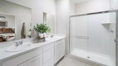Bath - 1176 Romy St, Galt, CA 95632 photo 1 of 4