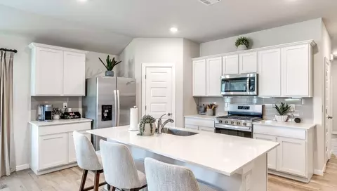 Kitchen - 5601 Windstone Dr, Norman, OK 73072 photo 1 of 3
