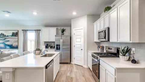 Kitchen - 5601 Windstone Dr, Norman, OK 73072 photo 3 of 3