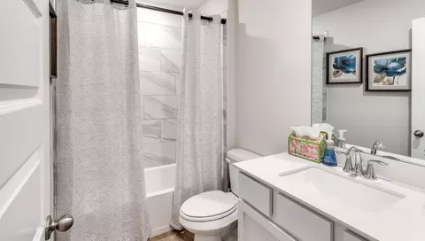 Bath - 5601 Windstone Dr, Norman, OK 73072 photo 2 of 3