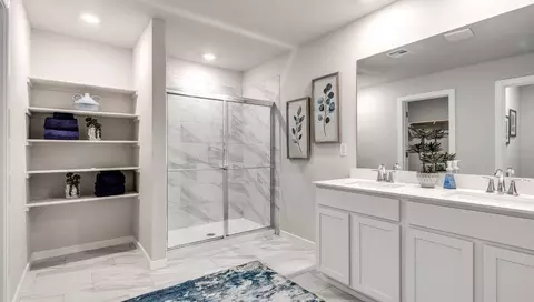 Bath - 5601 Windstone Dr, Norman, OK 73072 photo 3 of 3