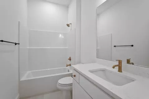 Bath - 419 Fox Trl, Springdale, AR 72762 photo 2 of 4