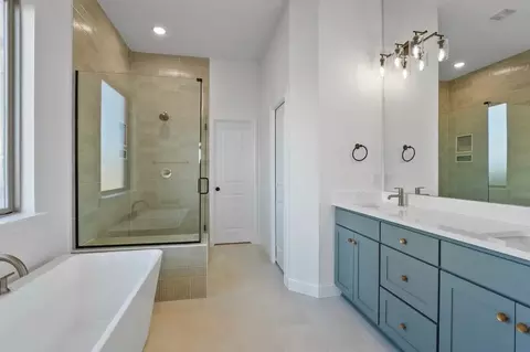 Bath - 419 Fox Trl, Springdale, AR 72762 photo 1 of 4