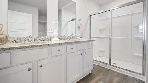 Bath - 780 Statesman Dr, Byram, MS 39272 photo 1 of 4