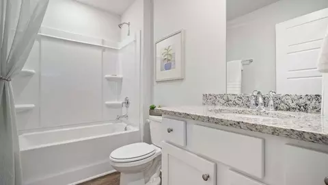Bath - 780 Statesman Dr, Byram, MS 39272 photo 2 of 4