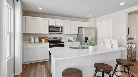 Kitchen - 4211 NE 11th St, Ankeny, IA 50021 photo 5 of 7
