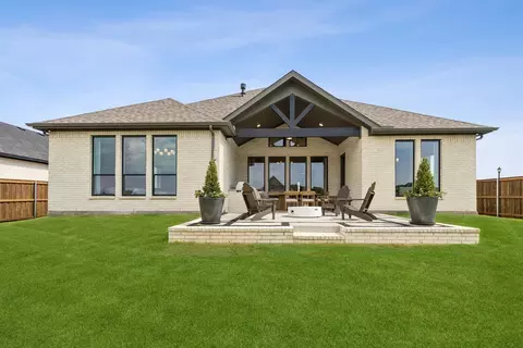 Exterior - 1612 Trinity Dr, Benbrook, TX 76132 photo 12 of 12