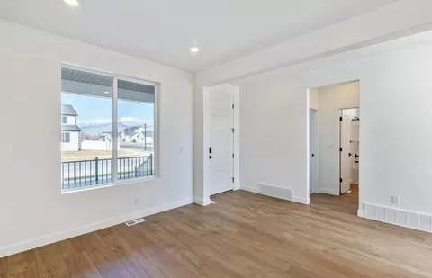 Living - 1036 E 310 S, Salem, UT 84653 photo 2 of 5
